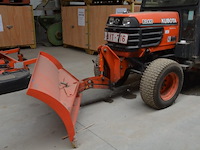 Traktor kubota b2410 met sneeuwschuif en meststofstrooier (niet getest) - afbeelding 25 van  29
