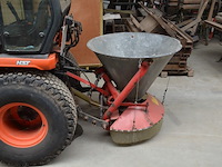Traktor kubota b2410 met sneeuwschuif en meststofstrooier (niet getest) - afbeelding 27 van  29