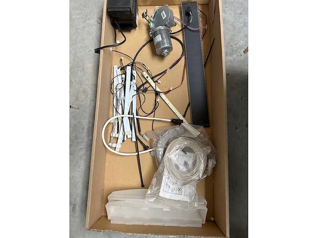 Transfo, motor, led verlichting, zonnepaneeltjes- electronics - afbeelding 1 van  1
