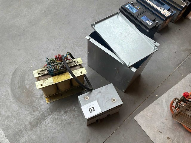 Transformator (2x) - afbeelding 1 van  7