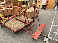 Transpalet, carren, steekwagen, panneelwagen, ladders en houten kisten op wielen - afbeelding 4 van  10
