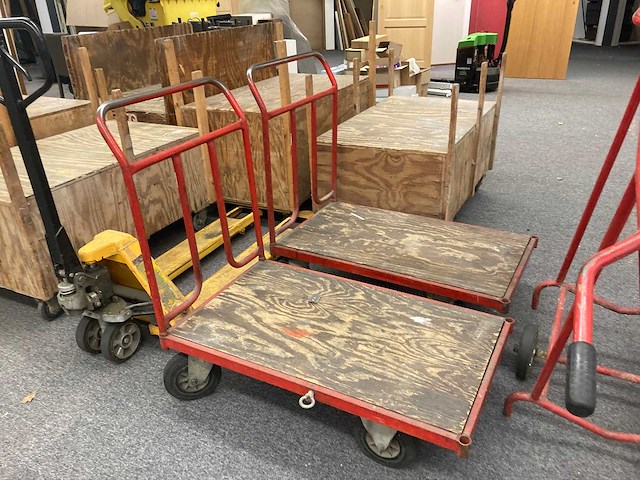 Transpalet, carren, steekwagen, panneelwagen, ladders en houten kisten op wielen - afbeelding 5 van  10