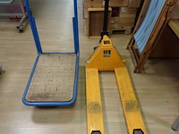 Transpallet + metalen transportkar - afbeelding 1 van  5