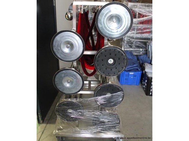 Transportkar inhoudend 14 rvs afsluitpaaltjes - afbeelding 2 van  2