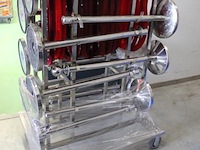 Transportkar inhoudend 14 rvs afsluitpaaltjes - afbeelding 1 van  3