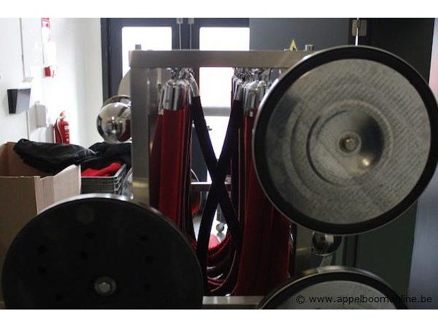 Transportkar inhoudend 14 rvs afsluitpaaltjes - afbeelding 3 van  3