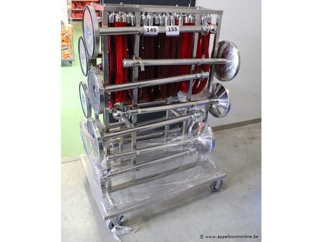 Transportkar inhoudend 14 rvs afsluitpaaltjes - afbeelding 1 van  3