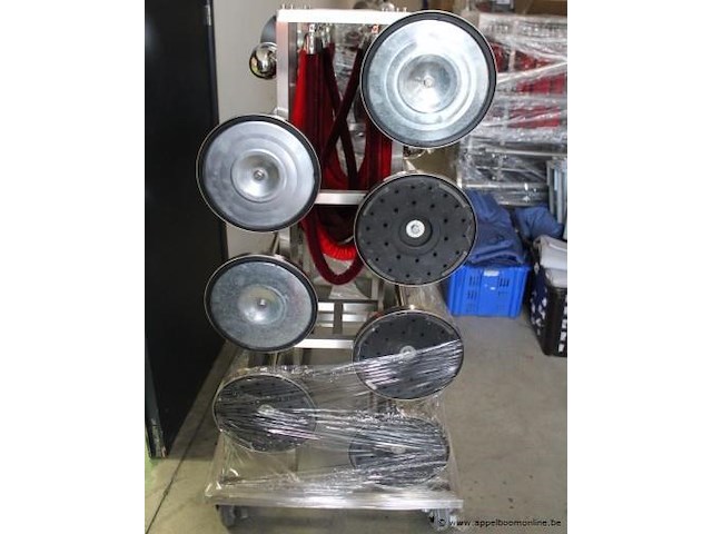 Transportkar inhoudend 14 rvs afsluitpaaltjes - afbeelding 2 van  3