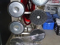 Transportkar inhoudend 14 rvs afsluitpaaltjes - afbeelding 2 van  3