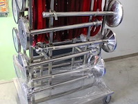 Transportkar inhoudend 14 rvs afsluitpaaltjes - afbeelding 1 van  3