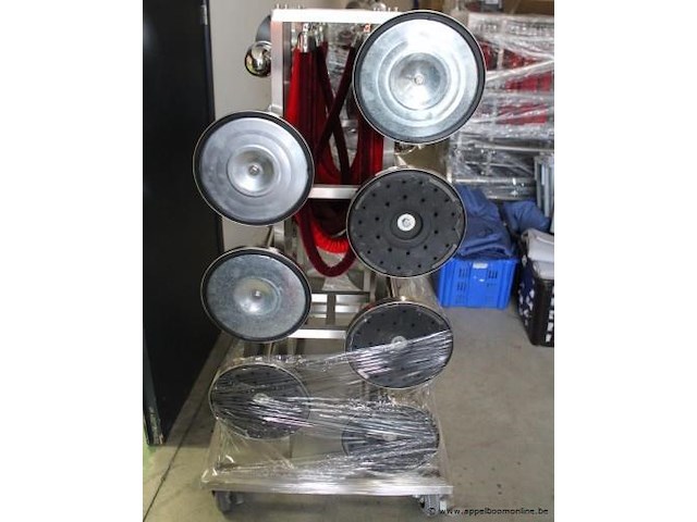 Transportkar inhoudend 14 rvs afsluitpaaltjes - afbeelding 2 van  3