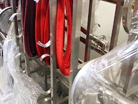 Transportkar inhoudend 7 rvs afsluitpaaltjes - afbeelding 3 van  4