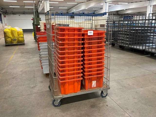 Transportkar met 25 plastic bakken - afbeelding 1 van  5