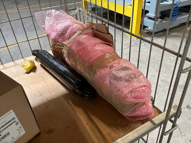 Transportkar met diverse wisselstukken - afbeelding 3 van  19