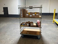 Transportkar met diverse wisselstukken