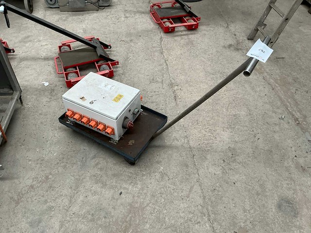 Transportkar met elektrakast - afbeelding 1 van  4