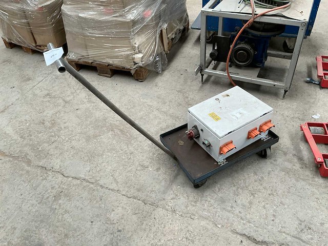 Transportkar met elektrakast - afbeelding 2 van  4
