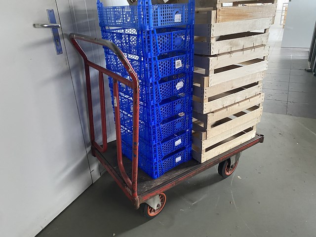 Transportkar met inhoud - afbeelding 2 van  2