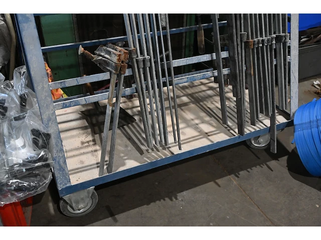 Transportrek met diverse klemmen - afbeelding 3 van  3