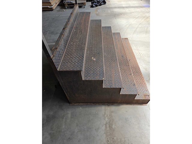 Trap - staalconstructie (2x) - afbeelding 8 van  8