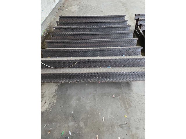 Trap - staalconstructie (2x) - afbeelding 4 van  8