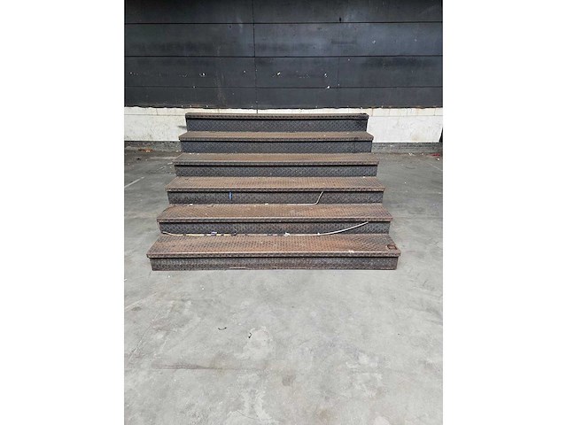 Trap - staalconstructie (2x) - afbeelding 1 van  8