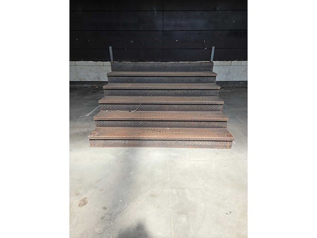 Trap - staalconstructie (2x) - afbeelding 5 van  8