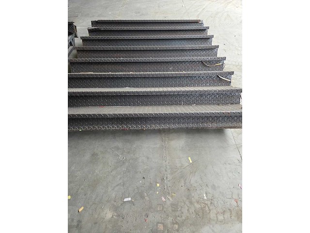Trap - staalconstructie (2x) - afbeelding 3 van  8