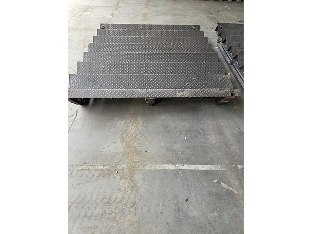 Trap - staalconstructie (2x) - afbeelding 6 van  8
