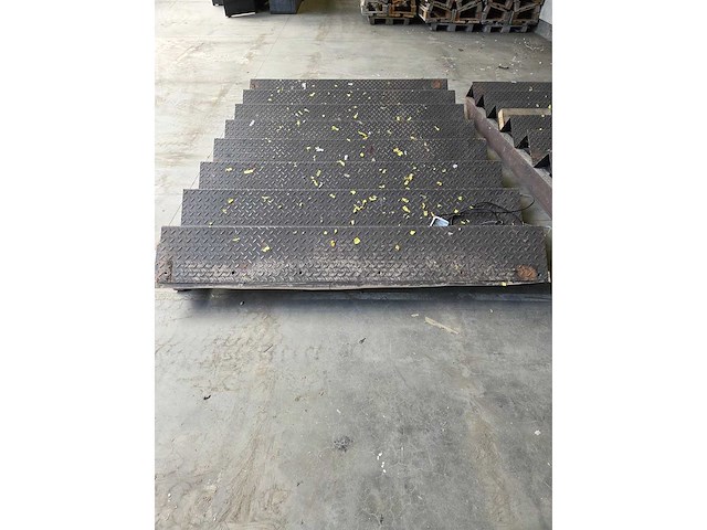 Trap - staalconstructie (2x) - afbeelding 4 van  9