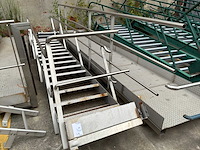 Trap met aanbouwplatform - afbeelding 1 van  4