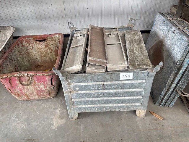 Trapbekisting - afbeelding 1 van  2