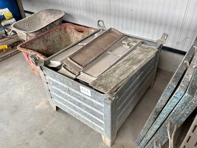 Trapbekisting - afbeelding 2 van  2