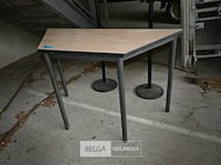 Trapeziumvormige tafel - afbeelding 1 van  4