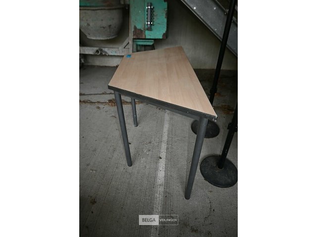 Trapeziumvormige tafel - afbeelding 2 van  4