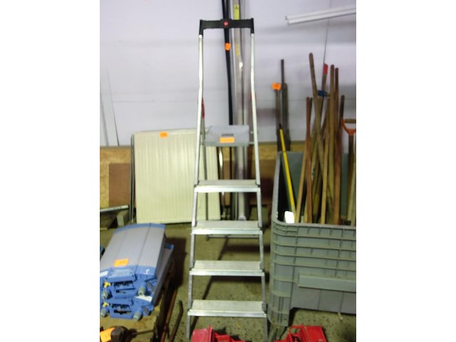 Trapladder 4 treden - afbeelding 1 van  3