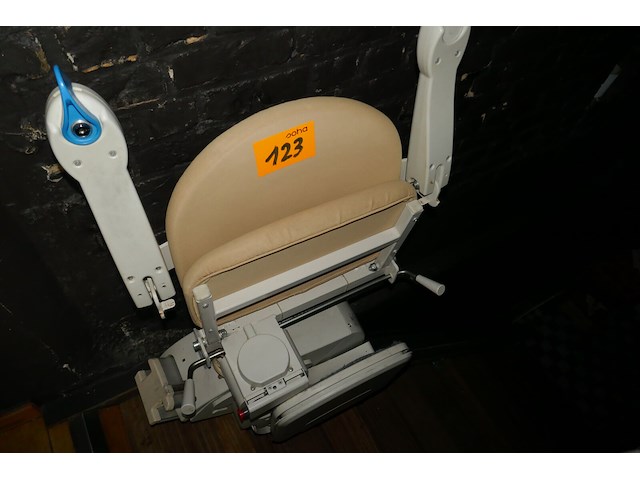 Traplift handicare met bediening - afbeelding 3 van  4