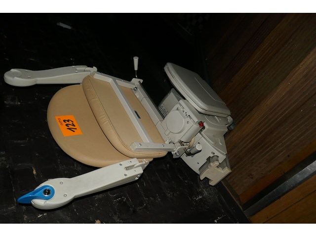 Traplift met bediening - afbeelding 1 van  4