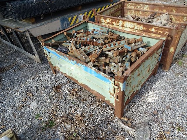 Tray (afneembare deur) met metalen ankers - afbeelding 1 van  2