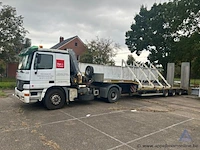 Online veiling van de faling sign & facade heftrucks