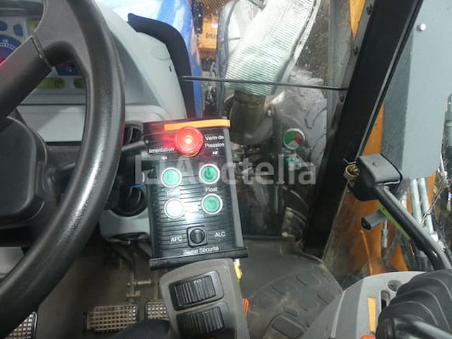 Trekker + maaiarm + aanhanger new holland t6.155 - afbeelding 15 van  51