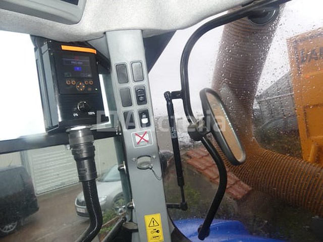 Trekker + maaiarm + aanhanger new holland t6.155 - afbeelding 32 van  51