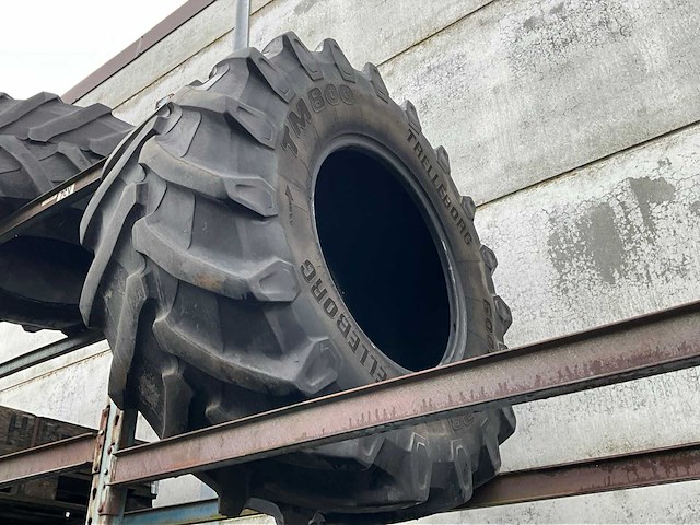 Trelleborg-bkt-pirelli-michelin grote partij landbouwbanden met palletstelling - afbeelding 3 van  6