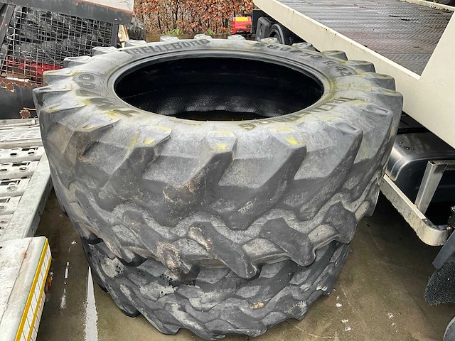 Trelleborg-bkt-pirelli-michelin grote partij landbouwbanden met palletstelling - afbeelding 4 van  6