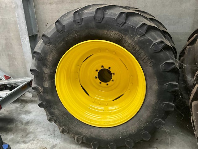 Trelleborg tm800 tractorband met velg (2x) - afbeelding 1 van  8