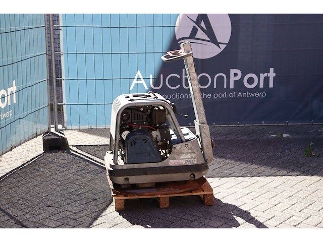 Trilplaat yanmar swepac fb 250 diesel 2013 - afbeelding 1 van  1