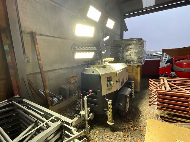 Trime x-rent lichtmast - afbeelding 1 van  21