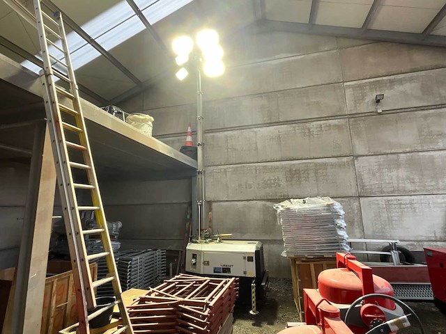 Trime x-rent lichtmast - afbeelding 15 van  21