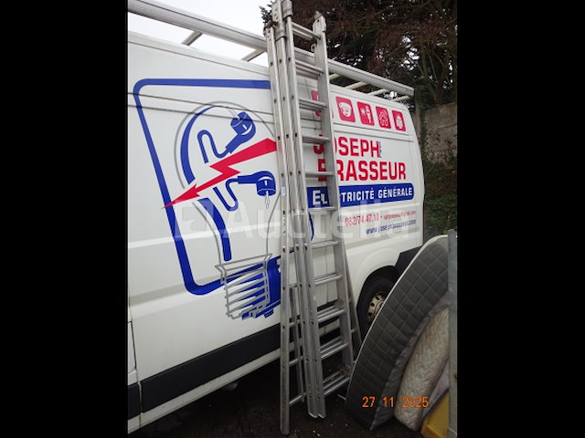 Triple scale - afbeelding 1 van  1