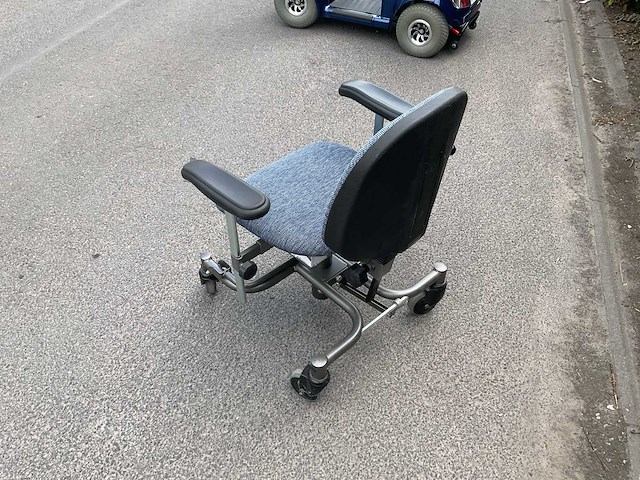 Trippelstoel rolstoel - afbeelding 2 van  4